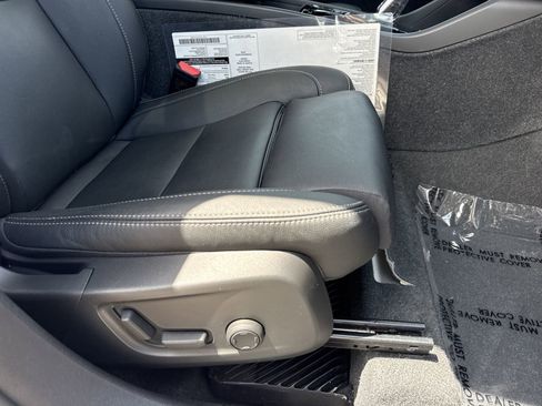 Used 2024 Volvo XC40 B5 Plus w/ Protection Package Premier AWD/4WD image 23