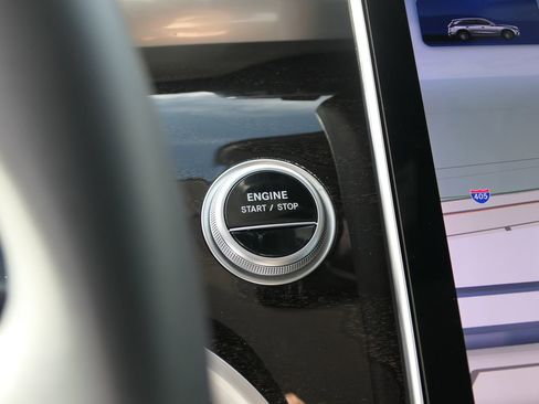 Used 2025 Mercedes-Benz GLC 350e 4MATIC image 19