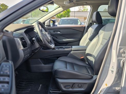 Used 2023 Nissan Rogue SL FWD image 14