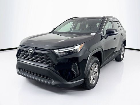 Used 2022 Toyota RAV4 XLE FWD image 2
