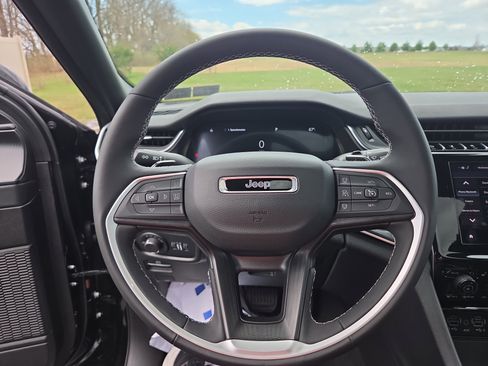 New 2025 Jeep Grand Cherokee Laredo X w/ Luxury Tech Group I AWD/4WD image 3