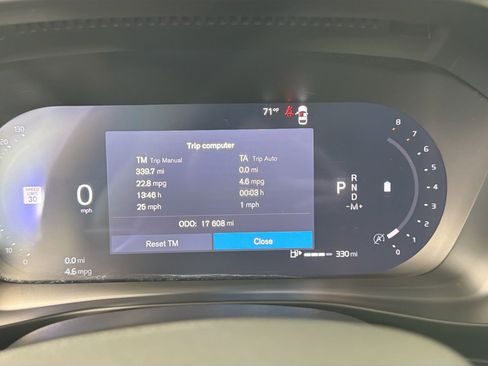 Certified 2025 Volvo XC40 B5 Core image 11