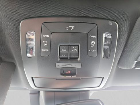 Used 2025 Toyota Sienna XSE w/ XSE Premium Package image 31