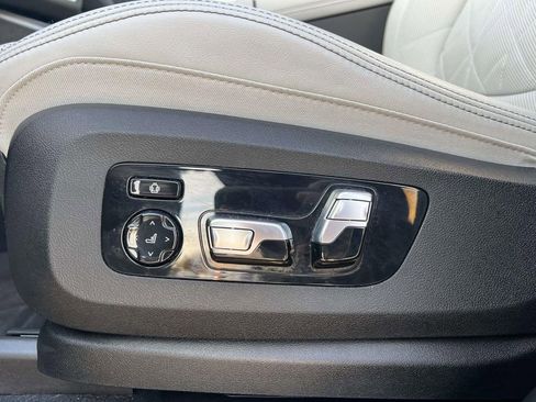 Used 2023 BMW X7 xDrive40i w/ M Sport Package image 16