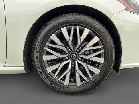 Used 2023 Nissan Altima 2.5 SV image 8