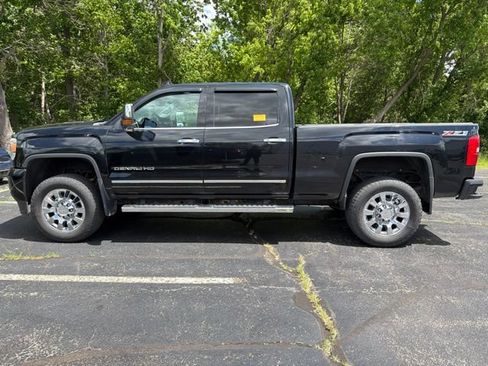 Used 2016 GMC Sierra 2500 Denali w/ Duramax Plus Package AWD/4WD image 6