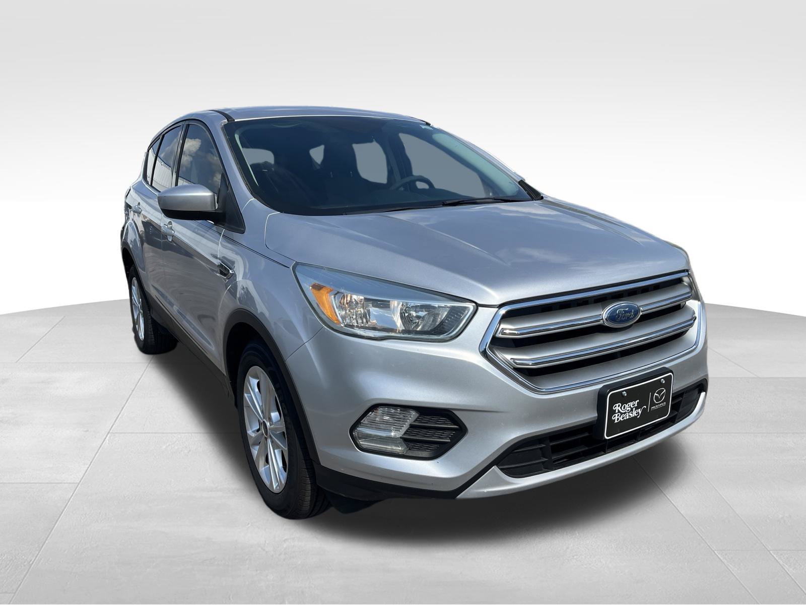 Used 2017 Ford Escape SE FWD image 3