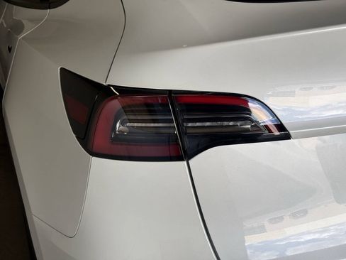 Used 2021 Tesla Model Y Long Range AWD/4WD image 3