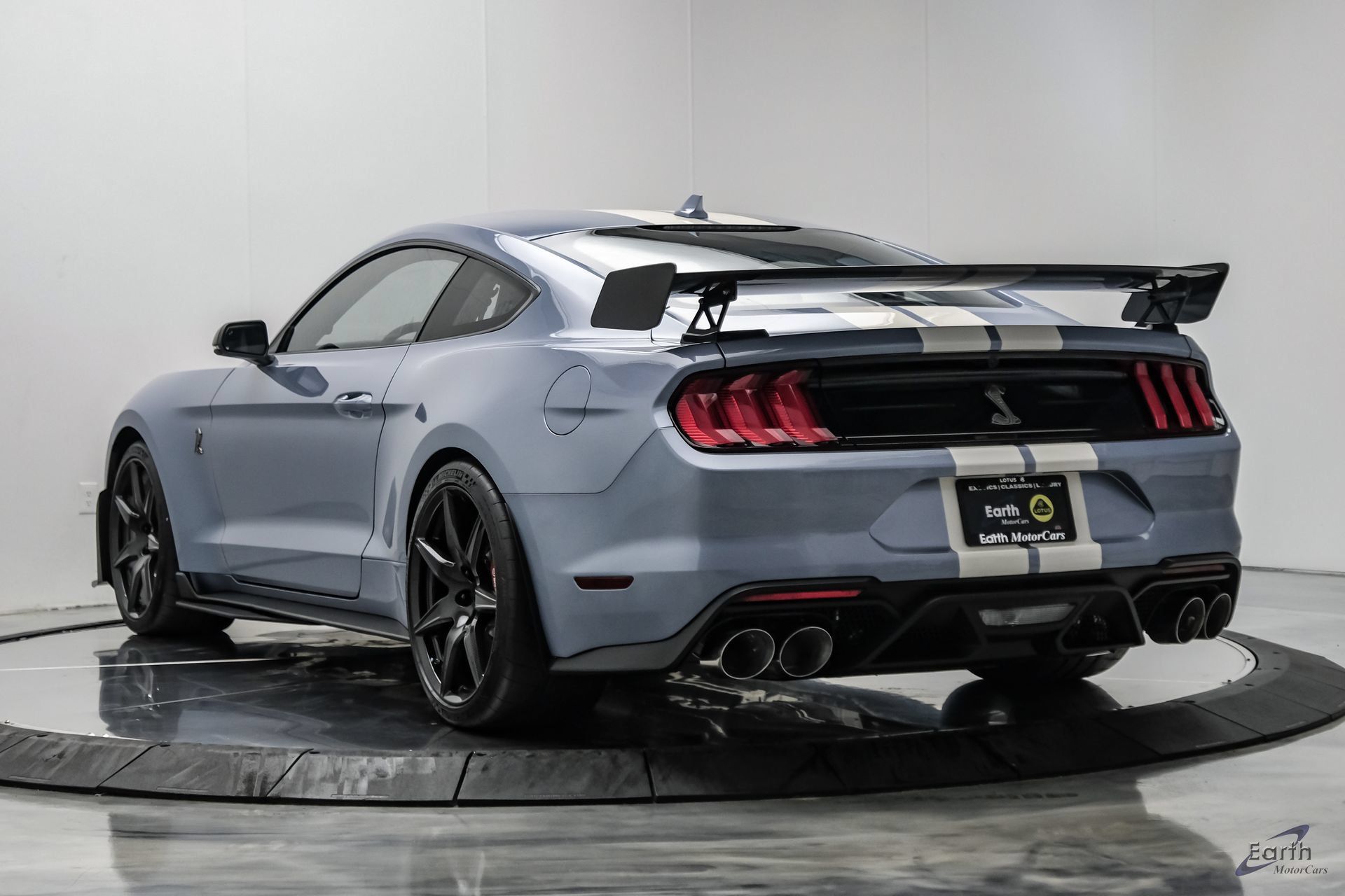 Used 2022 Ford Mustang Shelby GT500 w/ Carbon Fiber Track Pack RWD image 13