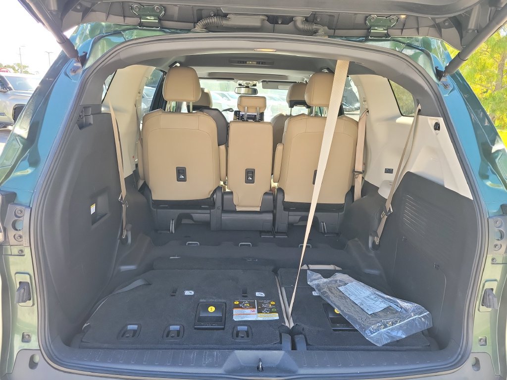 Used 2023 Toyota Sienna XLE FWD image 29