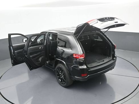 Used 2020 Jeep Grand Cherokee Altitude RWD image 67