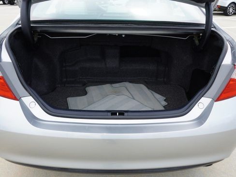 Used 2015 Toyota Camry XLE w/ Moonroof Package FWD image 37
