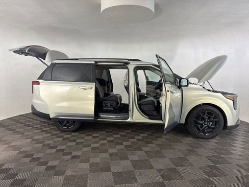 Certified 2025 Kia Carnival SX Prestige image 15