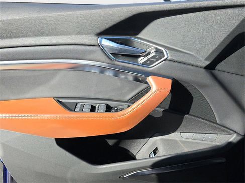 Certified 2022 Audi e-tron Chronos image 18