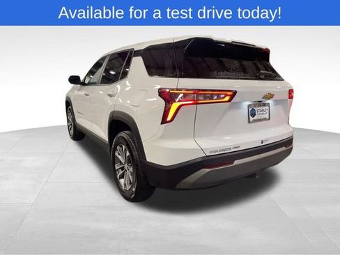 Used 2025 Chevrolet Equinox LT image 3