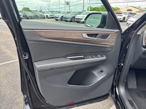 Certified 2025 Volkswagen Atlas SEL AWD/4WD image 12