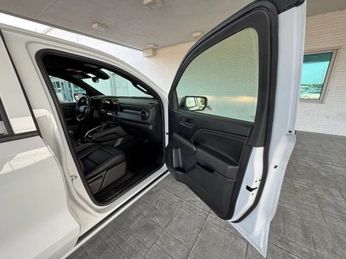 Used 2025 Chevrolet Colorado Trail Boss AWD/4WD image 15