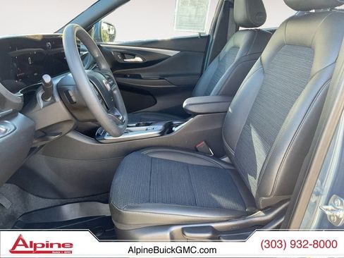 Used 2025 Buick Envista Preferred image 9
