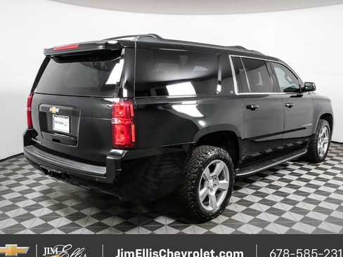 Used 2018 Chevrolet Suburban LT image 3
