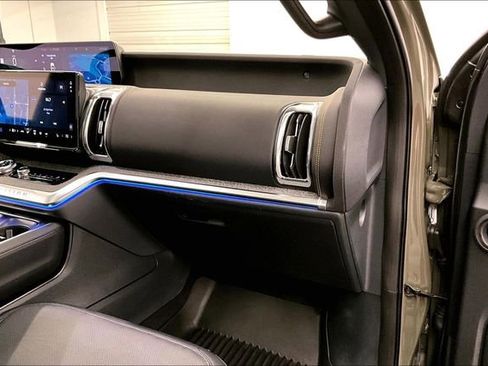 Used 2025 Ford Expedition Tremor AWD/4WD image 18