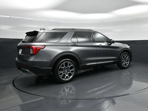 Certified 2025 Ford Explorer Platinum w/ Ultimate Package AWD/4WD image 30