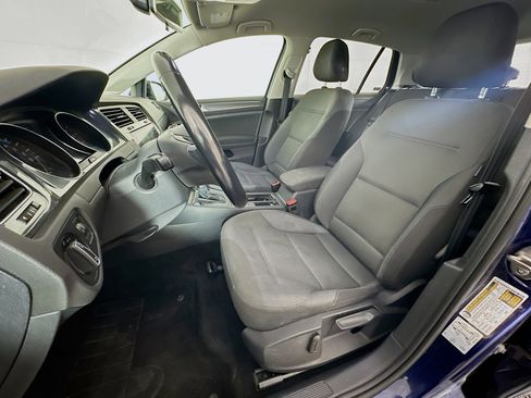 Used 2019 Volkswagen e-Golf SE w/ Driver Assistance Package FWD image 13