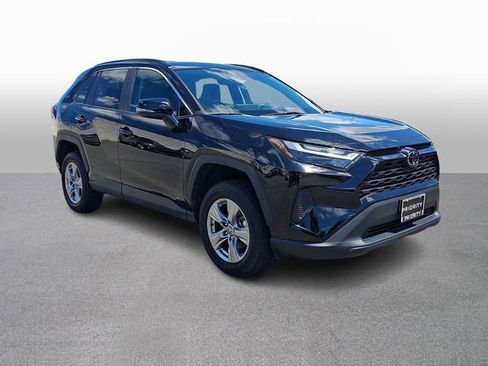 Used 2025 Toyota RAV4 XLE AWD/4WD image 3
