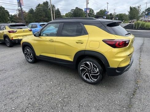 Used 2025 Chevrolet TrailBlazer RS w/ Driver Confidence Package image 3