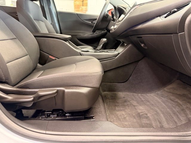 Used 2017 Chevrolet Malibu LT FWD image 28