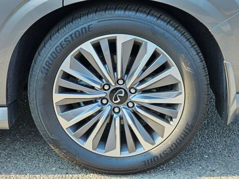 Used 2025 INFINITI QX80 Sensory AWD/4WD image 8