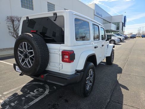 Used 2024 Jeep Wrangler Sahara AWD/4WD image 8