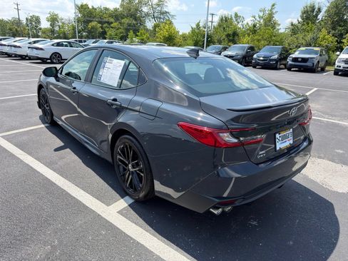 Used 2025 Toyota Camry SE AWD/4WD image 4