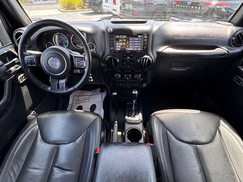 Used 2017 Jeep Wrangler Unlimited Sahara AWD/4WD image 15
