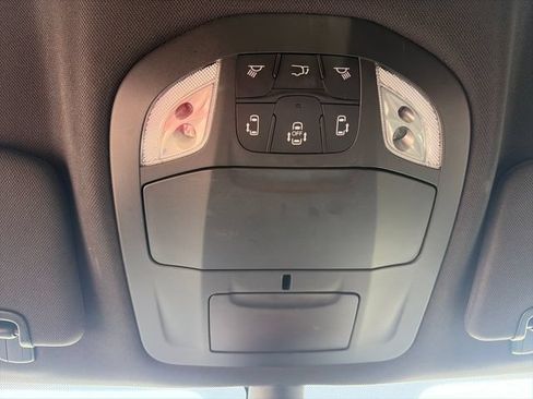 Used 2025 Chrysler Pacifica Select FWD image 57