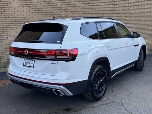 Used 2024 Volkswagen Atlas Peak Edition SE image 42