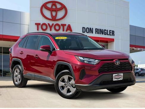 Used 2025 Toyota RAV4 XLE FWD image 1