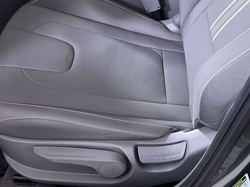 Used 2025 Hyundai Elantra SEL image 14