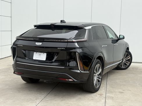 Certified 2024 Cadillac Lyriq Luxury AWD/4WD image 7