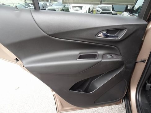 Used 2019 Chevrolet Equinox LT w/ Driver Convenience Package image 15