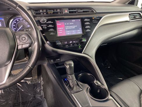 Used 2018 Toyota Camry SE w/ Moonroof Package FWD image 34