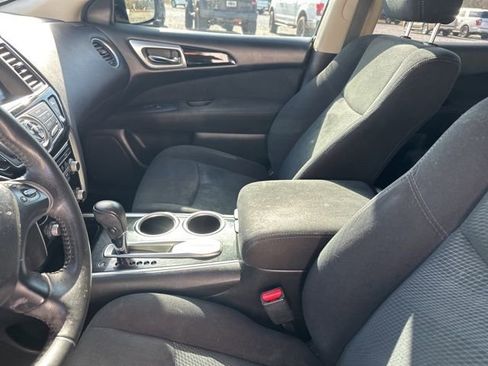 Used 2016 Nissan Pathfinder SV image 13