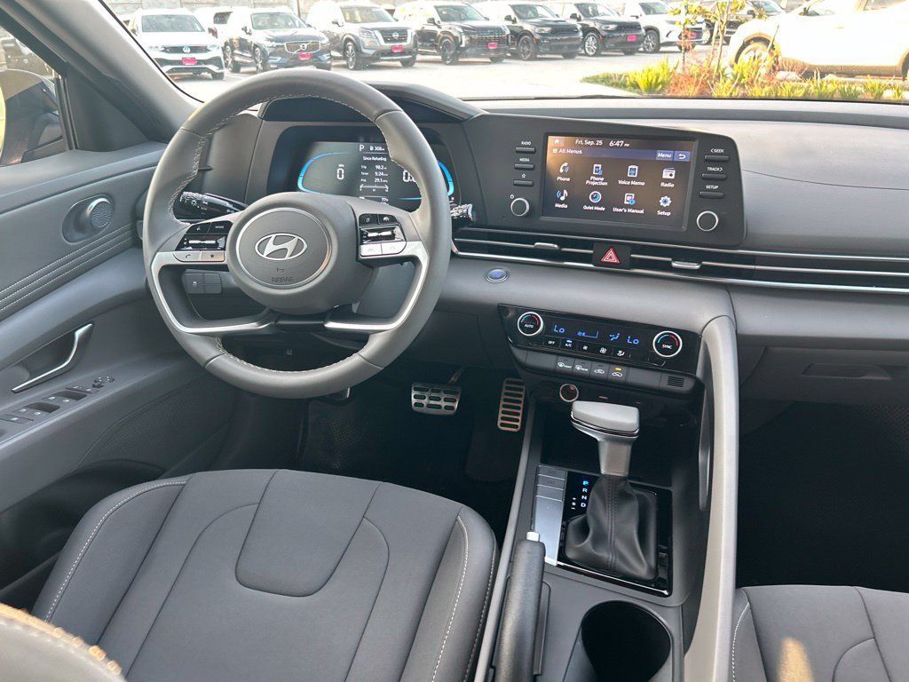 Used 2025 Hyundai Elantra Sport FWD image 15