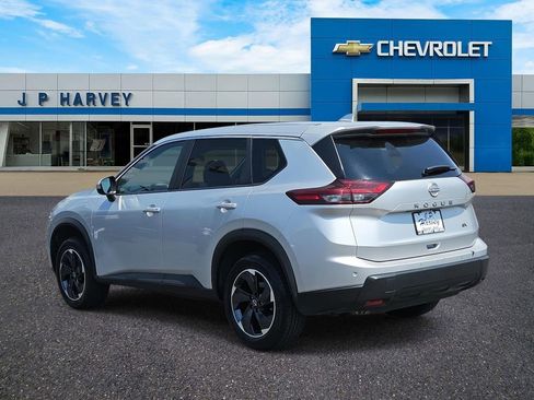 Used 2024 Nissan Rogue SV image 6