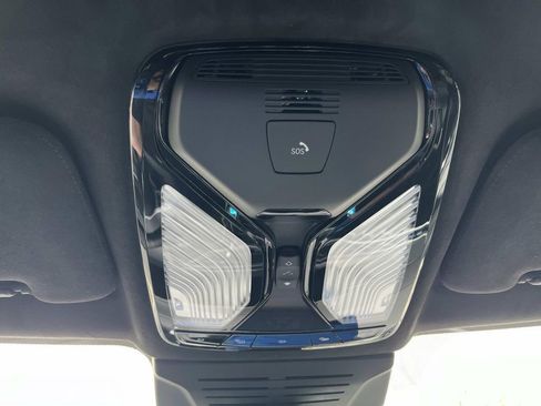 Used 2025 BMW X7 M60i w/ Executive Package image 38