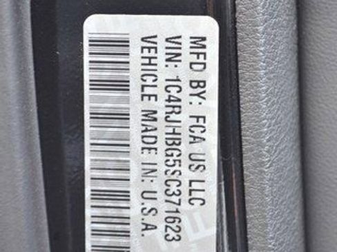 New 2025 Jeep Grand Cherokee Limited image 11