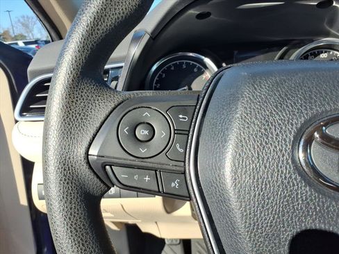 Used 2018 Toyota Camry LE image 16