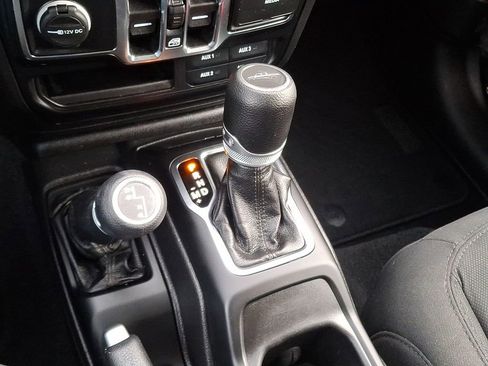 Used 2021 Jeep Gladiator Sport AWD/4WD image 16