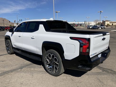 New 2025 Chevrolet Silverado EV RST image 10