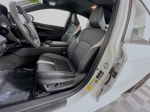 Used 2025 Toyota Camry SE FWD image 15