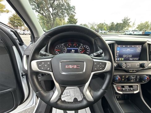 Used 2024 GMC Terrain SLT image 14